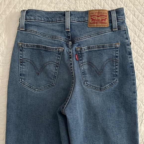 Levi’s High Waisted Mom Jeans Women’s Size 26 - Picture 7 of 13